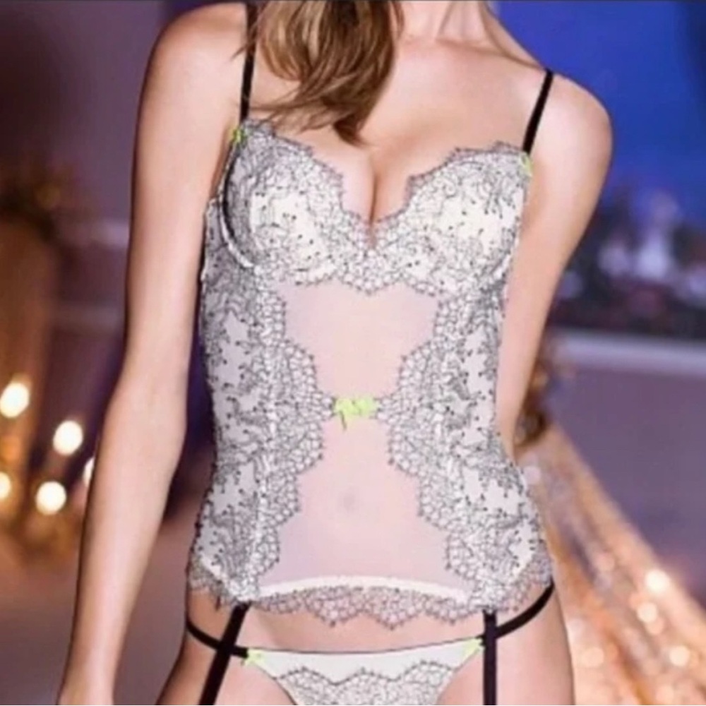Victoria’s Secret Elegant Lace Bustier Set - Black and White 32C